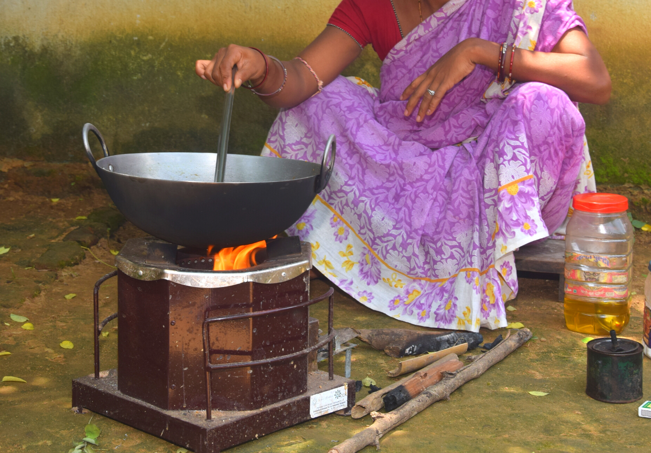 The Core Carbon Project will distribute improved energy efficiency cookstoves to families in rural villages in India. Read more about this innovative project.